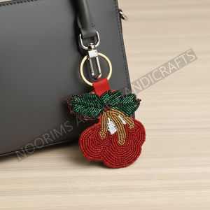 Breloque initiale en perles rondes, idéale pour les grossistes en accessoires et les vendeurs axés sur l'artisanat - Product Image 4