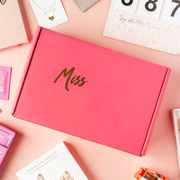 Emballage en carton pour colis rose en flexographie, petits articles décoratifs à l'intérieur, imprimés, pliables, personnalisés, boîtes cadeaux en papier à rabat