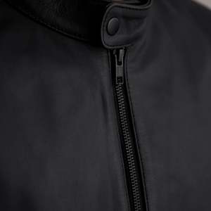 Blouson de motard réversible Zen pour homme en cuir PU noir mat, avec fermeture éclair, broderies décoratives, doublure matelassée imperméable et boutons-pression - Product Image 5