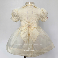 Robe smockée jaune à manches bouffantes pour bébé fille, tenue de fête faite à la main, fabriquée au Vietnam