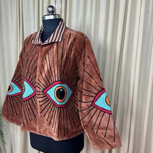 Robe bohème rétro chic, veste en velours marron brodée à la main, style Suzani, inspirée du style royal, design géométrique, ouverte sur le devant, manteau d'hiver - Product Image 6
