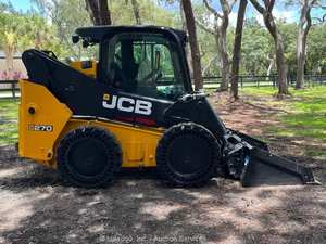 Chargeuse compacte JCB 270 2023 - Cabine climatisée, hydraulique auxiliaire et faible nombre d'heures Machine robuste - Product Image 6