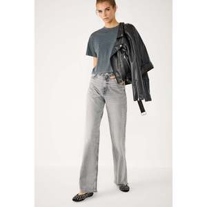 Camiseta Corta con Adornos de Piedras - Product Image 4