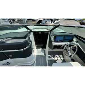 Barcos de Lujo Regal LX6 2025 para Aventuras Acuáticas - Product Image 6