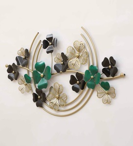 Art mural en métal au design moderne fait à la main nouveau motif de fleurs pour le bureau et la chambre à coucher ornements muraux décoratifs en vente - Product Image 4