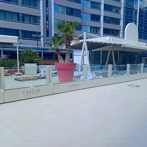 Pergola extérieure en aluminium 180x160 avec jardinière en verre trempé Système de verre à vent motorisé - Product Image 4