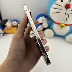 สมาร์ทโฟน 10 Pro Silver 256GB 5G พร้อมหน้าจอ OLED และกล้องหลังแบบสามเลนส์ - Product Image 4