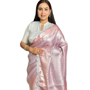Sari classique ethnique en soie Georgette avec richement orné de motifs Pallu, drapé en fausse fourrure, et pièce de chemisier contrastante, idéal pour les fêtes - Product Image 1