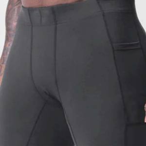 Short personnalisé OEM Vêtements de sport en polyester léger Short de plage à la mode pour hommes avec broderie - Product Image 2