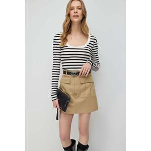 T-shirt rayé à manches longues et col en V - Product Image 2