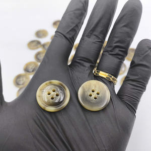 Ivory Cafe 36L Botón de bocina de resina ecológico con 4 agujeros para decoración del hogar o uso de café - Product Image 5