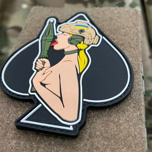 ป้ายปะทำจากพีวีซีแบบนุ่มสำหรับติดเสื้อผ้าแผ่นปะทำจากยางพีวีซีแบบ3D โลโก้แฟชั่น - Product Image 4