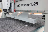 Machine de gravure CNC M1325, configuration standard, 3 axes, gravure sur bois, avec moteur pas à pas et broche refroidie par eau