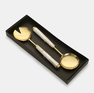 Ensemble de service à salade plaqué or en métal de conception la plus récente avec poignée ronde en nacre pour la maison et le mariage - Product Image 3