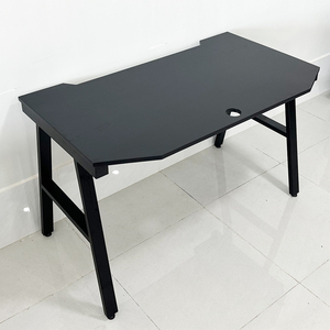 Escritorio para Juegos Aconcept GD68049 de 120x70cm, Madera de Caucho con Patas de Hierro, Categoría de Producto: Abrigos para Mujer - Product Image 2