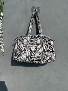 กระเป๋าทรงดัฟเฟิลก์บุด้วยผ้าฝ้ายลายดอกไม้สำหรับเล่นกีฬาสุดหรูมีความจุมากทนทานพร้อมดีไซน์บล็อกพิมพ์ลาย - Product Image 4