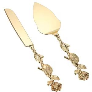 Ensemble de serveurs à gâteau vintage en forme de rose, doré, gravé, pour les mariages, les anniversaires et les événements - Product Image 1