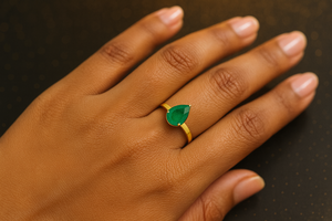 Anillo de Compromiso Apilable Hecho a Mano en Plata de Ley 925 con Cuarzo Esmeralda en Forma de Pera, Piedra de Nacimiento de Mayo - Product Image 2