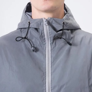 Ensemble de survêtement sportif 2 pièces léger et uni avec veste coupe-vent et pantalon, impression de logo personnalisé, faible MOQ - Product Image 4