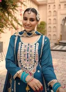 Vêtements de soirée de luxe à la demande Salwar Kameez pour femmes du fournisseur indien disponible à un prix abordable - Product Image 3