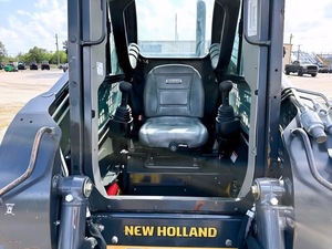 Engins de terrassement pour chargeuse sur chenilles New Hollande C332, entièrement inspectés et certifiés EPA 2022, prêts à être expédiés - Product Image 4