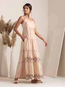 เดรสแม็กซี่แขนกุดปักลายดอกไม้สำหรับผู้หญิงเดรสคอวีสไตล์ลำลองกระโปรงยาวถึงพื้นเป็นมิตรกับสิ่งแวดล้อม - Product Image 2