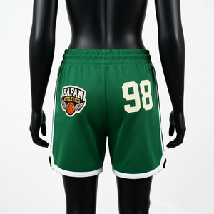 Shorts de basket-ball pour femmes de qualité supérieure, en polyester mesh vert, avec poches zippées et logo brodé. - Product Image 5