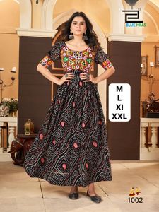 Festival Wear Navratri Special Última colección Increíble color Heavy Georgette Print con Gamthi Work Vestido largo con volantes - Product Image 3