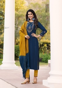 Vêtements Kurta/Kurti indiens pakistanais imprimés en rayonne lourde pour femmes à vendre en ligne broderie multicolore Gotta Patti avec - Product Image 2