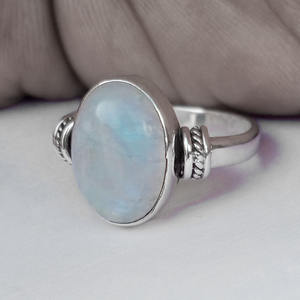 Anillo de Boda de Plata de Ley 925 con Engaste de Piedra Lunar Arcoíris de Alta Calidad, Hecho a Medida para Mujer, Venta al por Mayor - Product Image 3