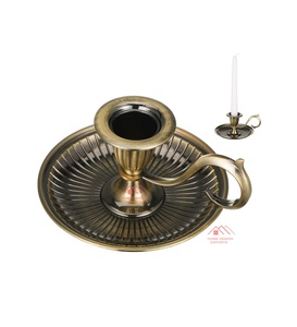 Bougeoir en métal au design classique, finition antique en laiton, support pour bougie conique - Product Image 1