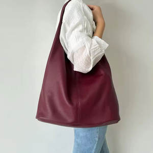 Sac Hobo en Cuir de Haute Qualité Personnalisé à Teinte Unique Étanche Vente en Ligne Sac Hobo en Cuir à Teinte Unique - Product Image 1