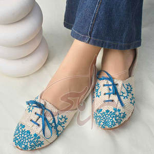 Pièce unique qui combine parfaitement raffinement, charme, classique intemporel, touche sophistiquée, fabrication artisanale, dessus en jute léger et plat - Product Image 3