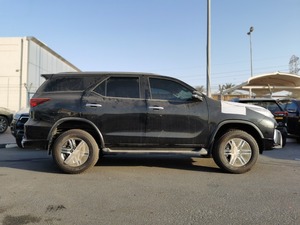 سيارات ودراجات بخارية-<span class=keywords><strong>TOY</strong></span> OTA <span class=keywords><strong>FORTUNER</strong></span> SR5 2020, مستخدمة لعبة OTA <span class=keywords><strong>FORTUNER</strong></span> SR5 من اليابان ألمانيا للبيع رائجة البيع من النوع الذي تحكم عن بعد بالأميال اليسرى من النوع الذي تحكم به عن بعد