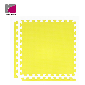 Tapis d'entraînement à double face à motif croisé avancé, 100x100cm, 2cm d'épaisseur, surface imperméable pour l'entraînement intensif de MMA, de boxe et de arts martiaux - Product Image 4