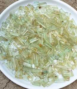 Đá Aquamarine hai màu hiếm, được đánh bóng, từ <span class=keywords><strong>Orissa</strong></span>, màu xanh lá cây và vàng, đá quý tự nhiên, được chế tác tùy chỉnh để chữa lành tâm linh và cảm xúc - Product Image 1