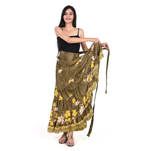Jupe portefeuille sari recyclée de style bohème Tissu viscose léger Taille réglable Coupe fluide pour les festivals de plage d'été - Product Image 4