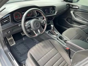 รถยนต์ปี 2021 โฟล์คสวาเกน จีแอลไอ เอส ขับเคลื่อนล้อหน้า เครื่องยนต์ดีเซล ภายในสีเข้ม พร้อมกล้องมองหลัง หลังคาซันรูฟ บริการส่งถึงบ้านทั่วประเทศ - Product Image 5