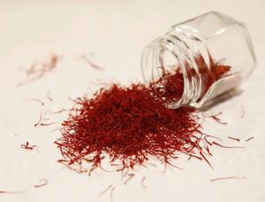 Isar International's Premium Quality Raw Kashmiri Mongra Safran Herb séché dans Ad Process Emballage en bocal de verre Prix de gros - Product Image 3