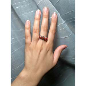 Anillo Zuni Moderno y Elegante de Coral y Plata de Ley con Baño de Rodio, Incrustaciones de Piedras Preciosas Geométricas, Ideal para Regalo - Product Image 5