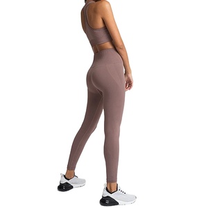 Conjunto de Yoga de 2 Piezas de Alta Calidad, Transpirable y de Secado Rápido, Cintura Media, Cierre Elástico, Logotipo Frontal, Diseño Sólido - Product Image 6
