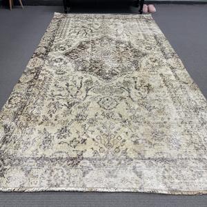 Tapis de 4,4 x 8,8 pieds, tapis vintage, tapis turc en laine grise à carreaux - Product Image 2