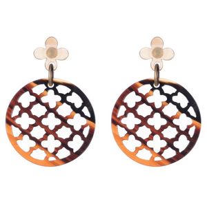 Boucles d'oreilles d'inspiration tribale en corne de buffle avec logo personnalisé Boucles d'oreilles contemporaines en corne de boeuf avec design minimaliste en corne - Product Image 5