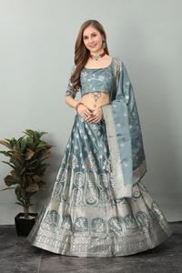 คุณภาพสูงแฟนซีจากอินเดีย Lehenga Choli ล่าสุดชาติพันธุ์สวมใส่ Lehenga งานแต่งงานและงานปาร์ตี้สวมใส่ Lehenga Choli สําหรับสุภาพสตรี - Product Image 2