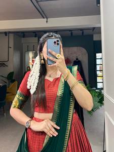 Designer traditionnel pakistanais Lehenga belle soie poly coton avec tissage zari pour les fêtes de mariage et les demoiselles d'honneur - Product Image 5