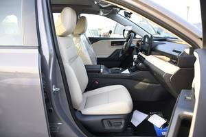 Toyota RAV4 2.5 HEV Limited 2026 Usata, Pronta per l'Esportazione - Product Image 4