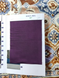 Tela de seda chinon premium de 44 pulgadas de ancho, ligera, semitransparente, suave, con textura brillante, para proveedor de vestidos saree, lehenga y kurti. - Product Image 6