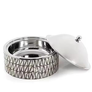 Casserole en métal avec pot en bois, surface intérieure lisse empêchant les aliments de coller pendant la cuisson - Product Image 2