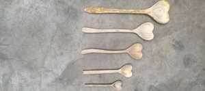 Cubiertos de madera en forma de corazón hechos a medida con cucharas de madera, cuchillos de mantequilla de madera tenedores de madera ideales para tiendas de decoración del hogar - Product Image 3