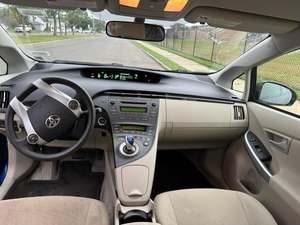 Limpiamente USADO 2011 To-yo-ta Pri_us Two - Product Image 2